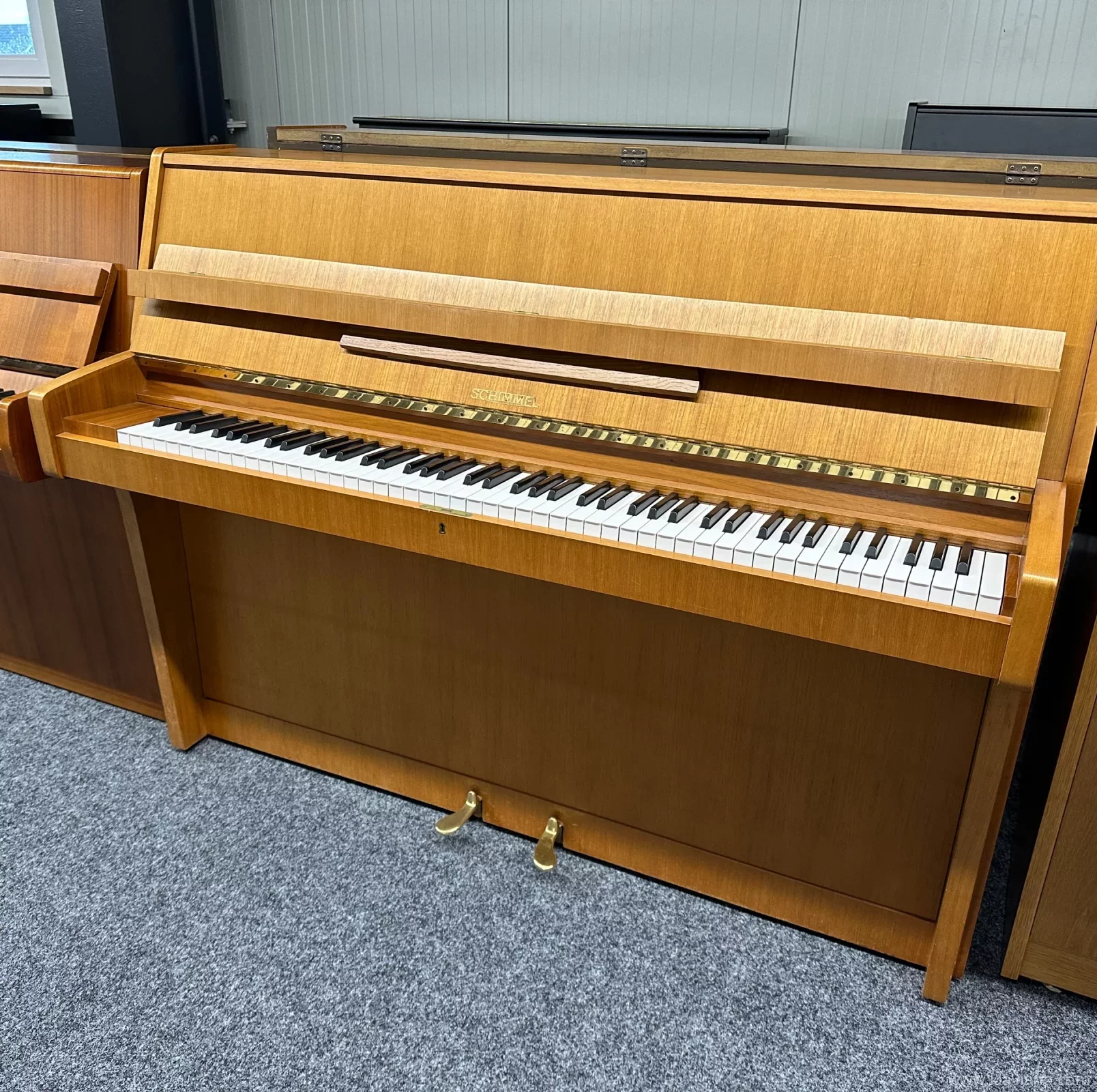 Piano Schimmel, modèle 109
