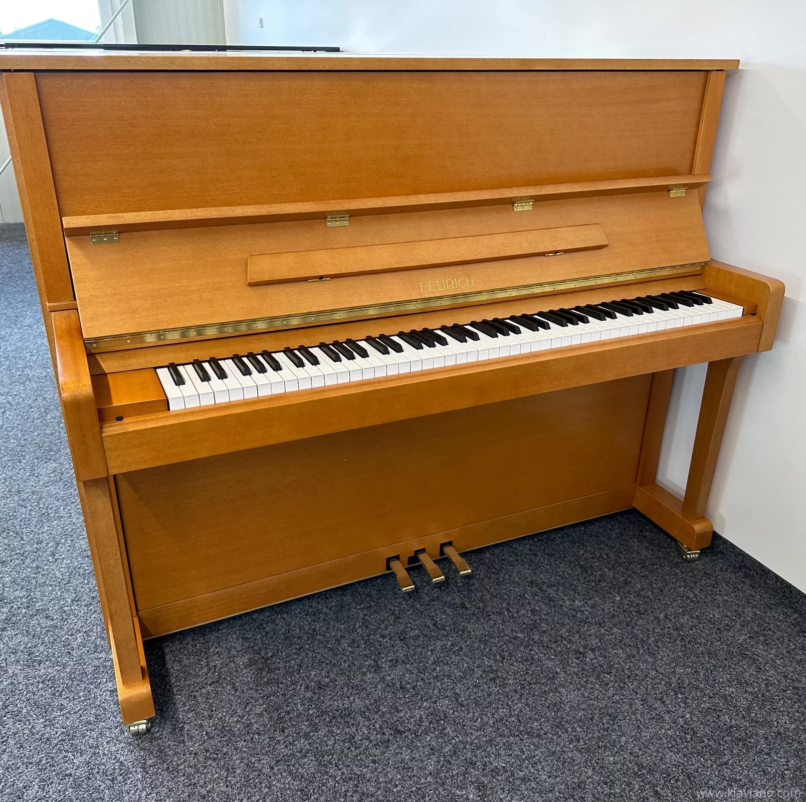Feurich Piano Mod. 122 – Universal