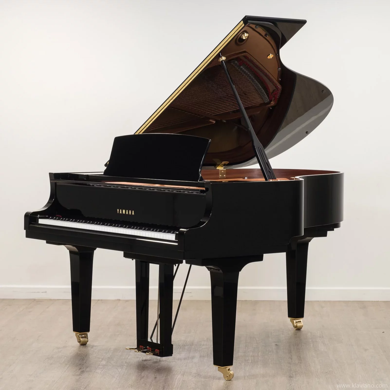 Yamaha C3x Grand Piano