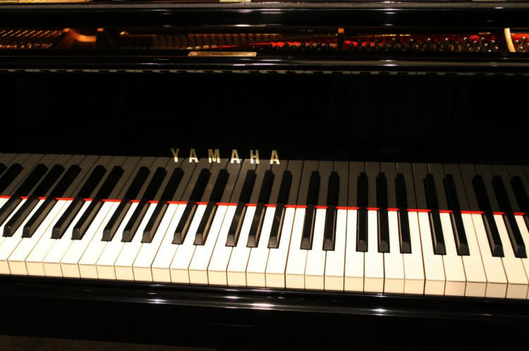 Logo sur cylindre - piano a vendre