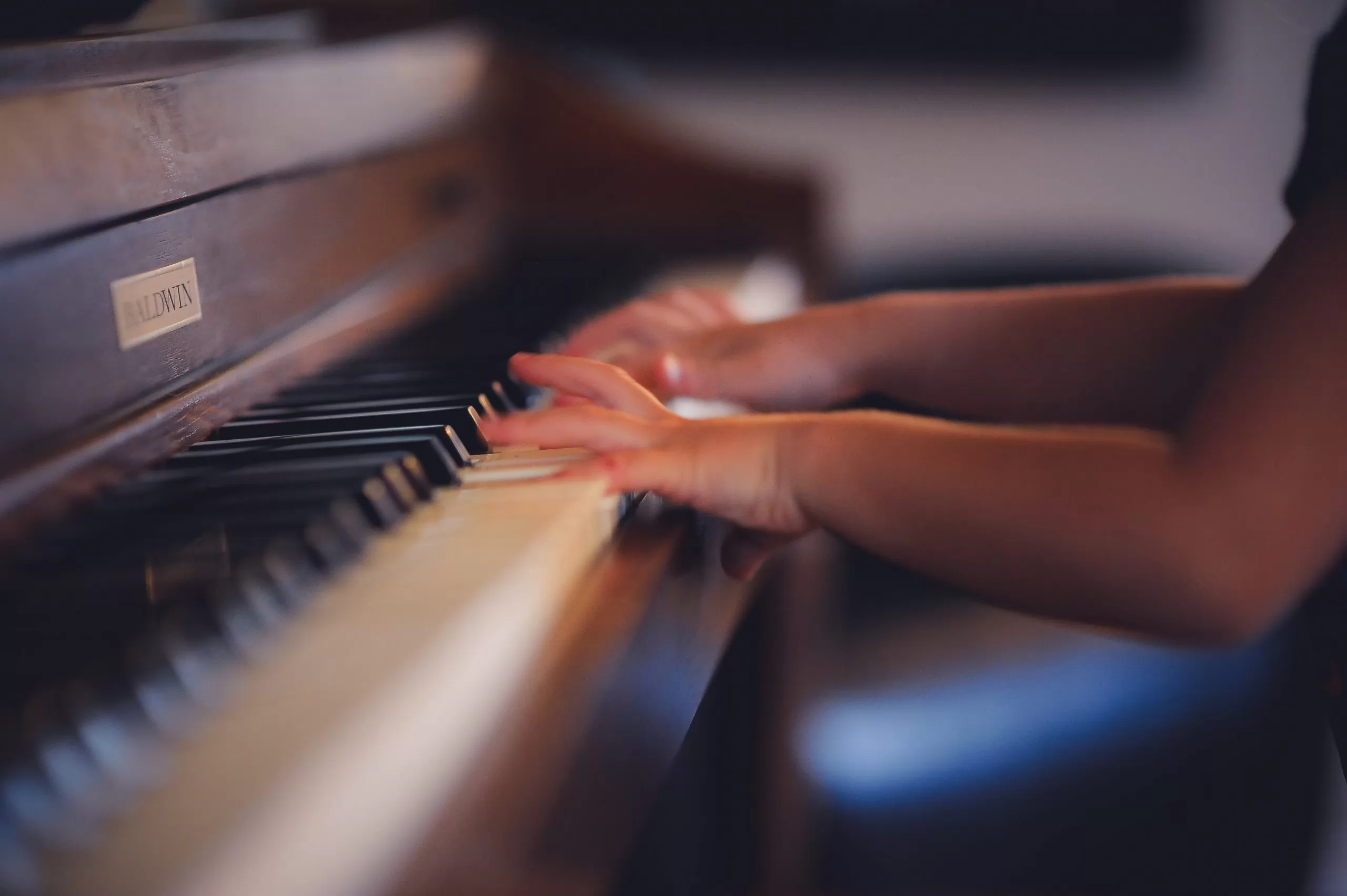 Baldwin Acrosonic Piano Review – Epitome of Functionality & Aesthetics