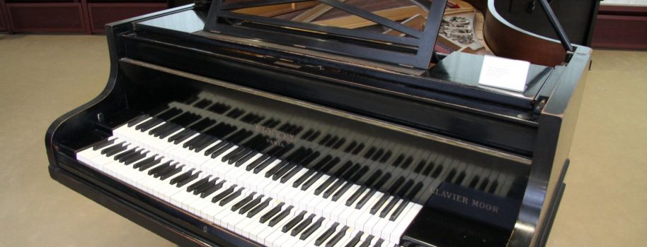 Podwójna klawiatura fortepianu… o co w tym chodzi?