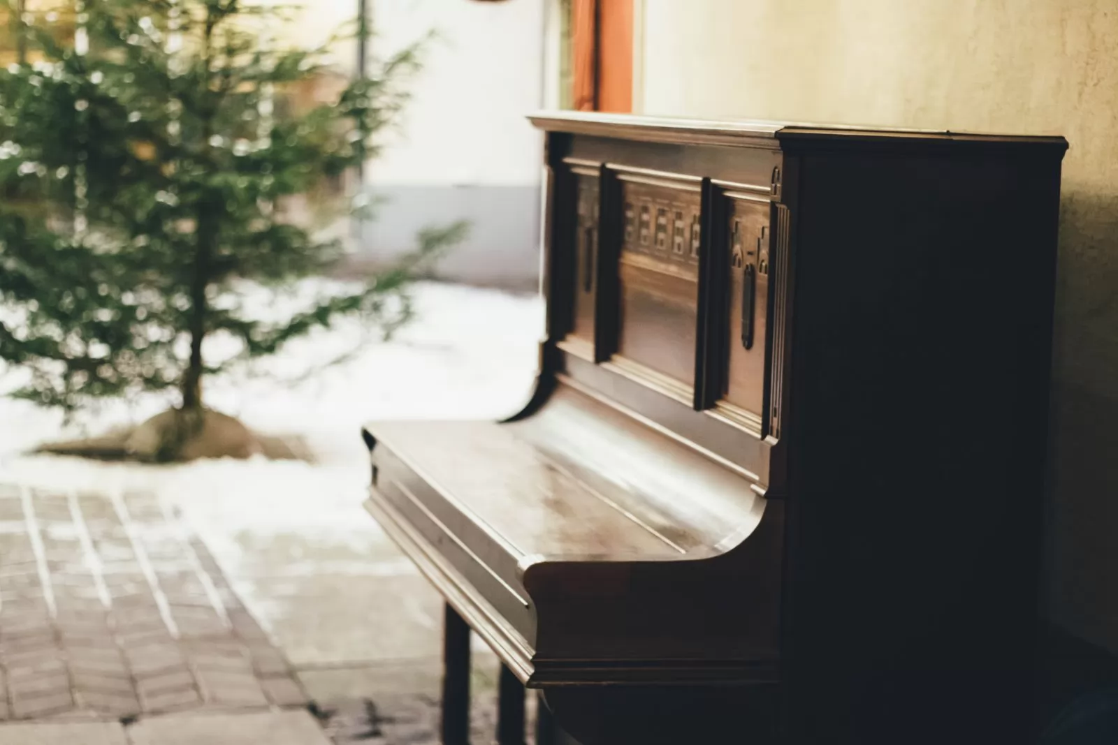 What’s the difference between an upright and grand piano?