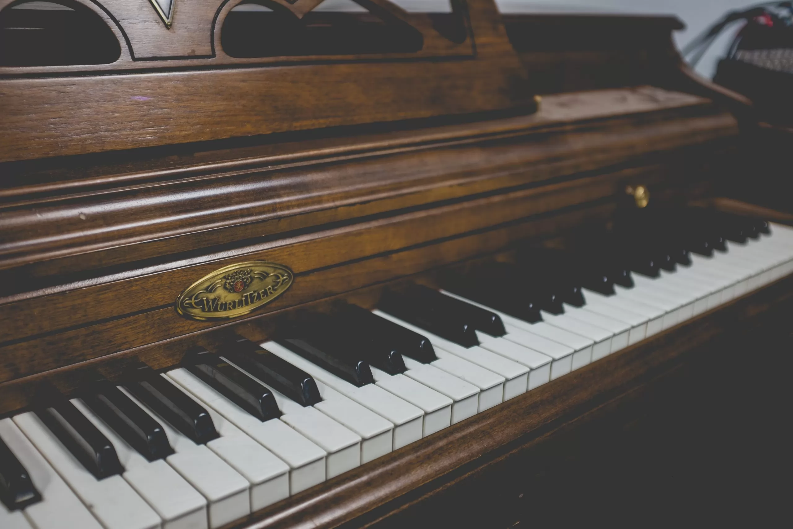 Wurlitzer Brand Review – Is it worth buying a Wurlitzer Piano?