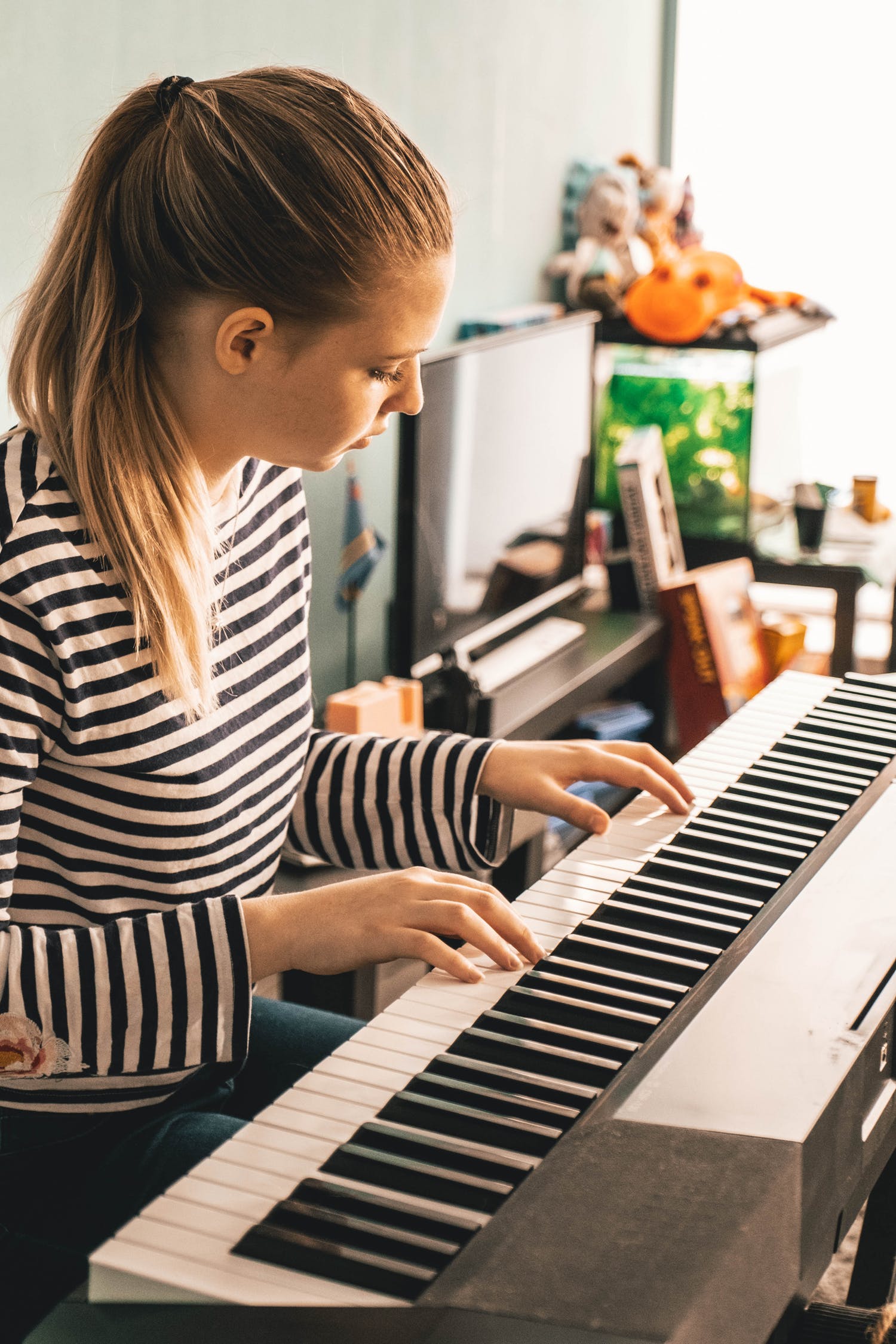 Digital vs acoustic piano, which is better for learning to play?