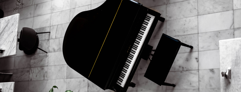 Baby grand piano – what are its dimensions, how much does it weigh and how much does it cost?