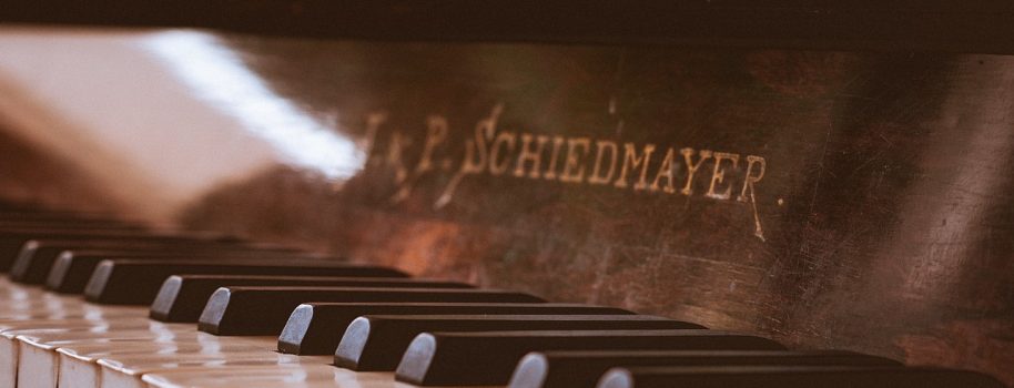Schiedmayer – Elegancja i pasja w świecie pianin i fortepianów